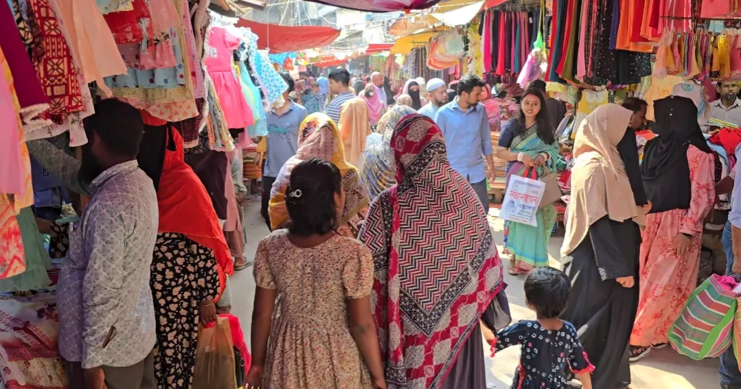 ফরিদপুরে জমে উঠছে ঈদের বাজার