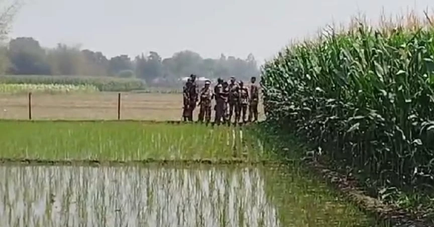 দহগ্রাম সীমান্তে কাঁটাতারের বেড়া নির্মাণের চেষ্টা, বিজিবির বাধা