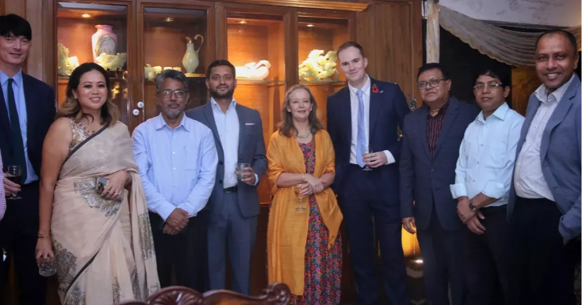 আয়ারল্যান্ডের অনারারি কনসাল মাসুদ জামিল খানের আমন্ত্রণে নৈশভোজে আইরিশ রাষ্ট্রদূত ও সফররত ব্যারোনেস