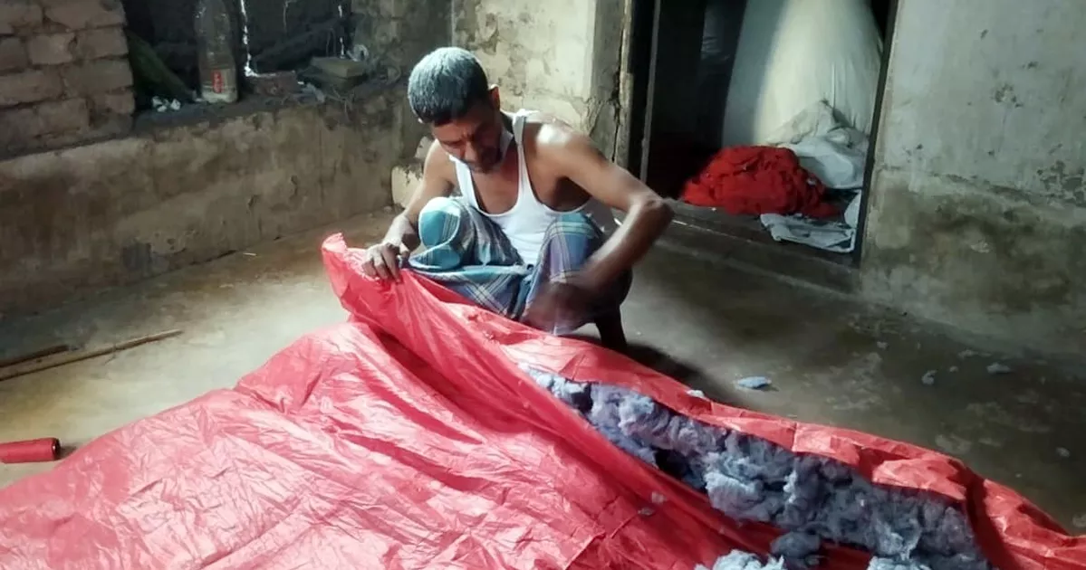 ১১ ডিগ্রিতে নামল চুয়াডাঙ্গার তাপমাত্রা, লেপ-তোশকের দোকানে ভিড়