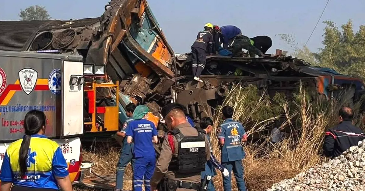 থাইল্যান্ডে যাত্রীবাহী ট্রেনের ওপর ক্রেন পড়ে নিহত ২২