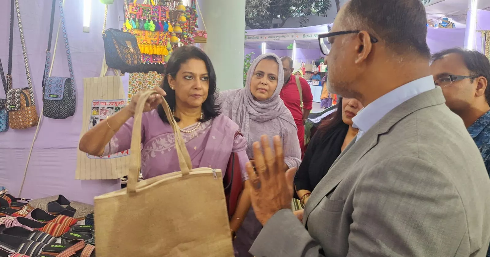 পলিথিনের ক্ষতি কমাতে পাটজাত পণ্যের ব্যবহার বাড়াতে হবে: পরিবেশ উপদেষ্টা