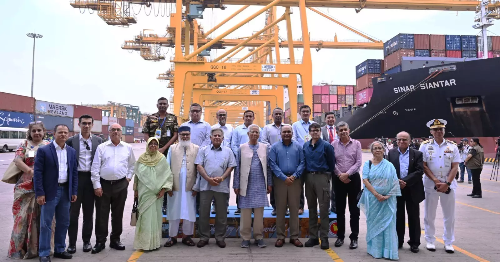 চট্টগ্রাম বন্দরকে বিশ্ব মানের সমুদ্রবন্দরে রূপান্তরিত করার আশাবাদ প্রধান উপদেষ্টার