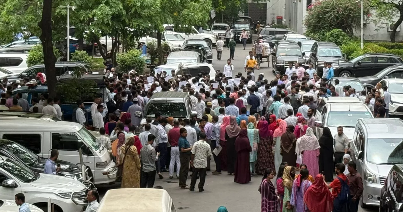 Secretariat employees to continue protests Tuesday, call for countrywide demo 