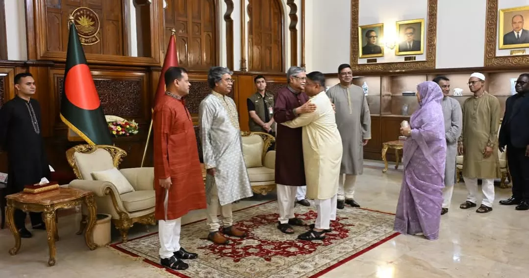Army Chief pays Eid courtesy call on President