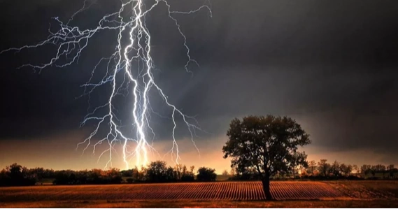 How to stay safe during lightning season
