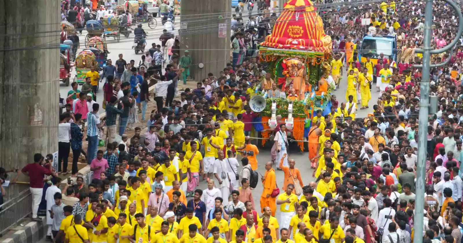 Jagannath Rath Yatra passes off peacefully in Dhaka under tight DMP security