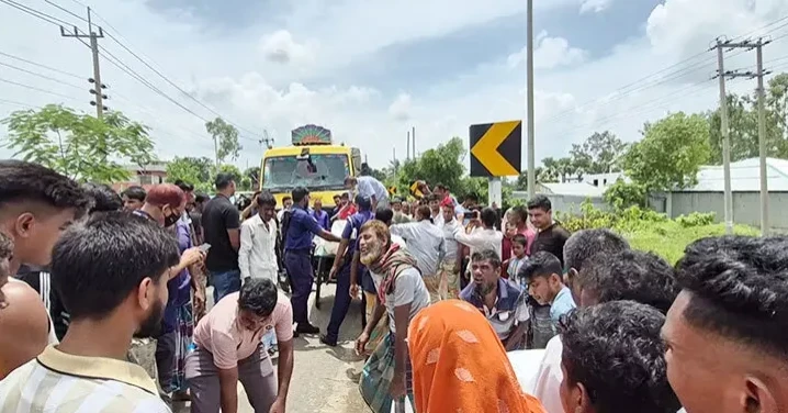 4 killed in Bogura truck-van collision