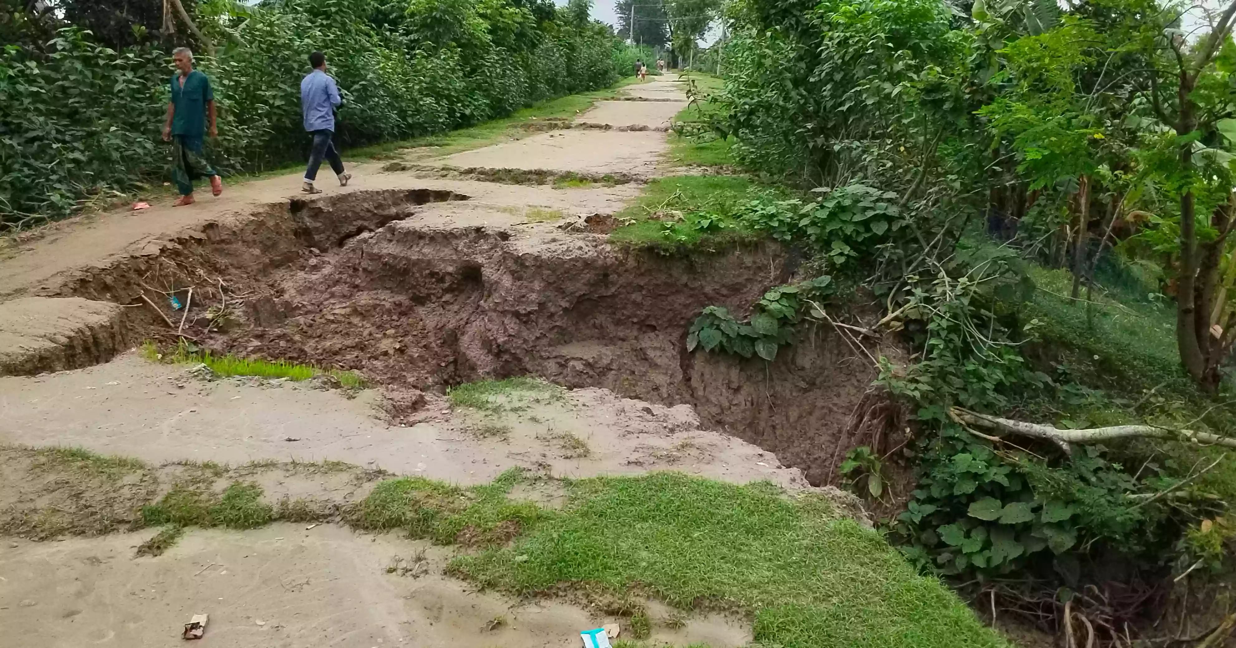 Erosion takes serious turn in Gaibandha as 18-kilometre flood protection dam collapsed