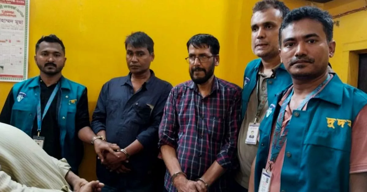 ACC arrests sub-registrar, 2 others with Tk 2 lakh bribe in Ctg