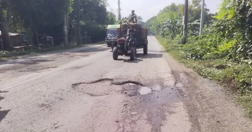 After 10 repairs, Chuadanga-Darshana road remains a Tk 9-crore failure