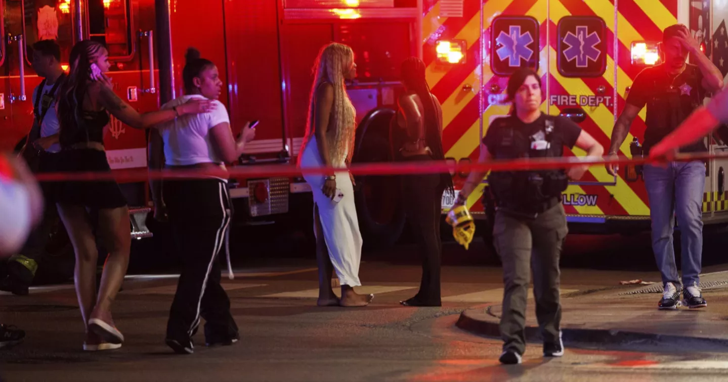 Drive-by shooting in Chicago leaves 4 dead, 14 injured