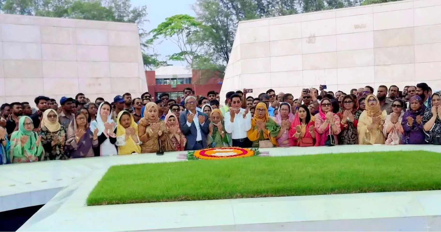 BNP MPs from reserved women seats pay tribute at graves of Zia, Khaleda Zia