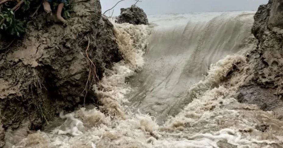 Tidal surges likely to inundate low-lying areas in coastal districts