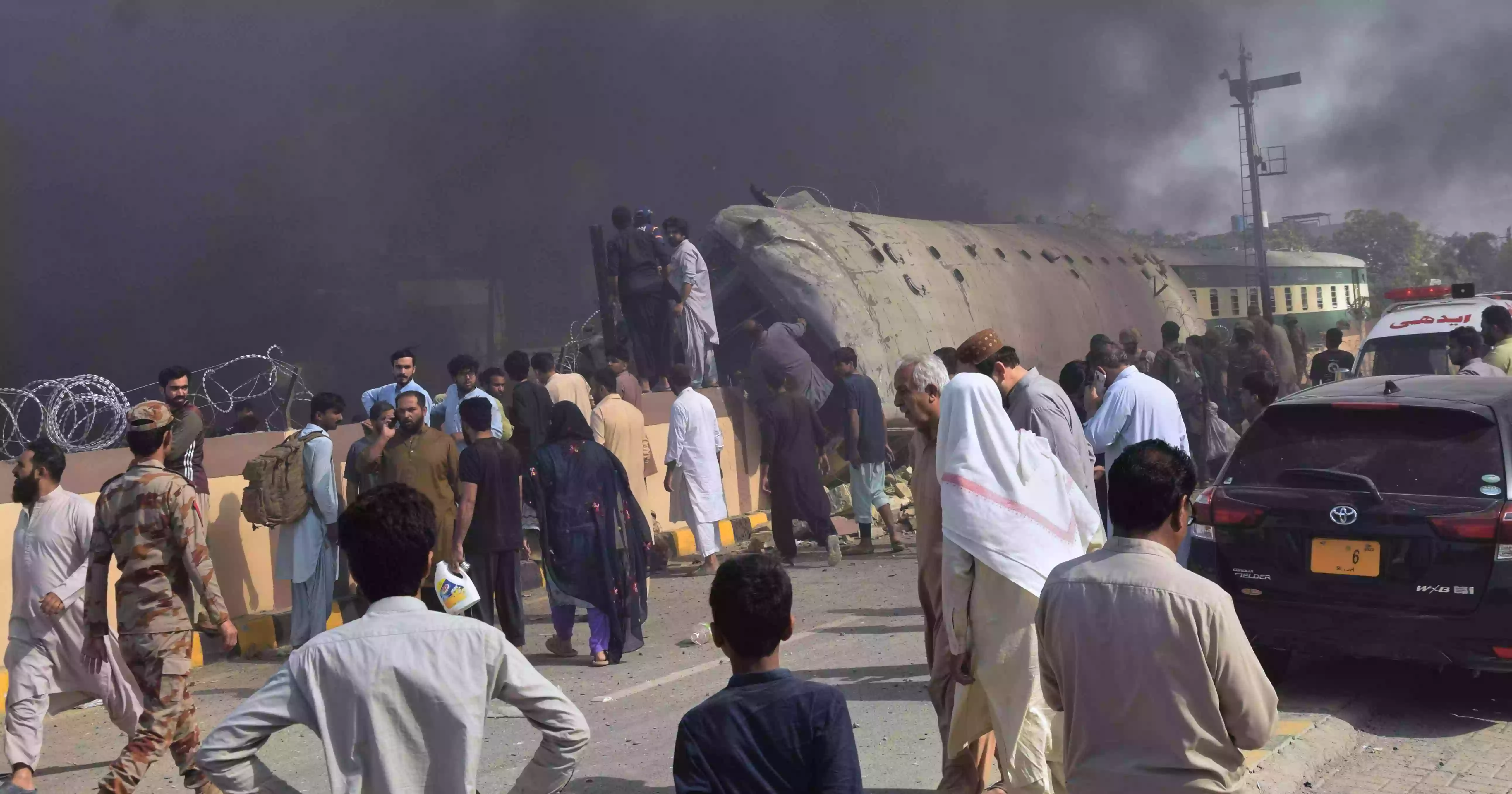 A powerful bomb has exploded near railway track in southwest Pakistan, wounding more than 24