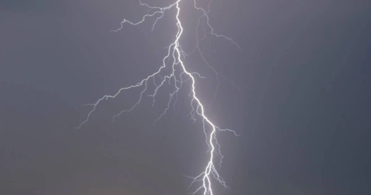 Lightning kills one in Dinajpur