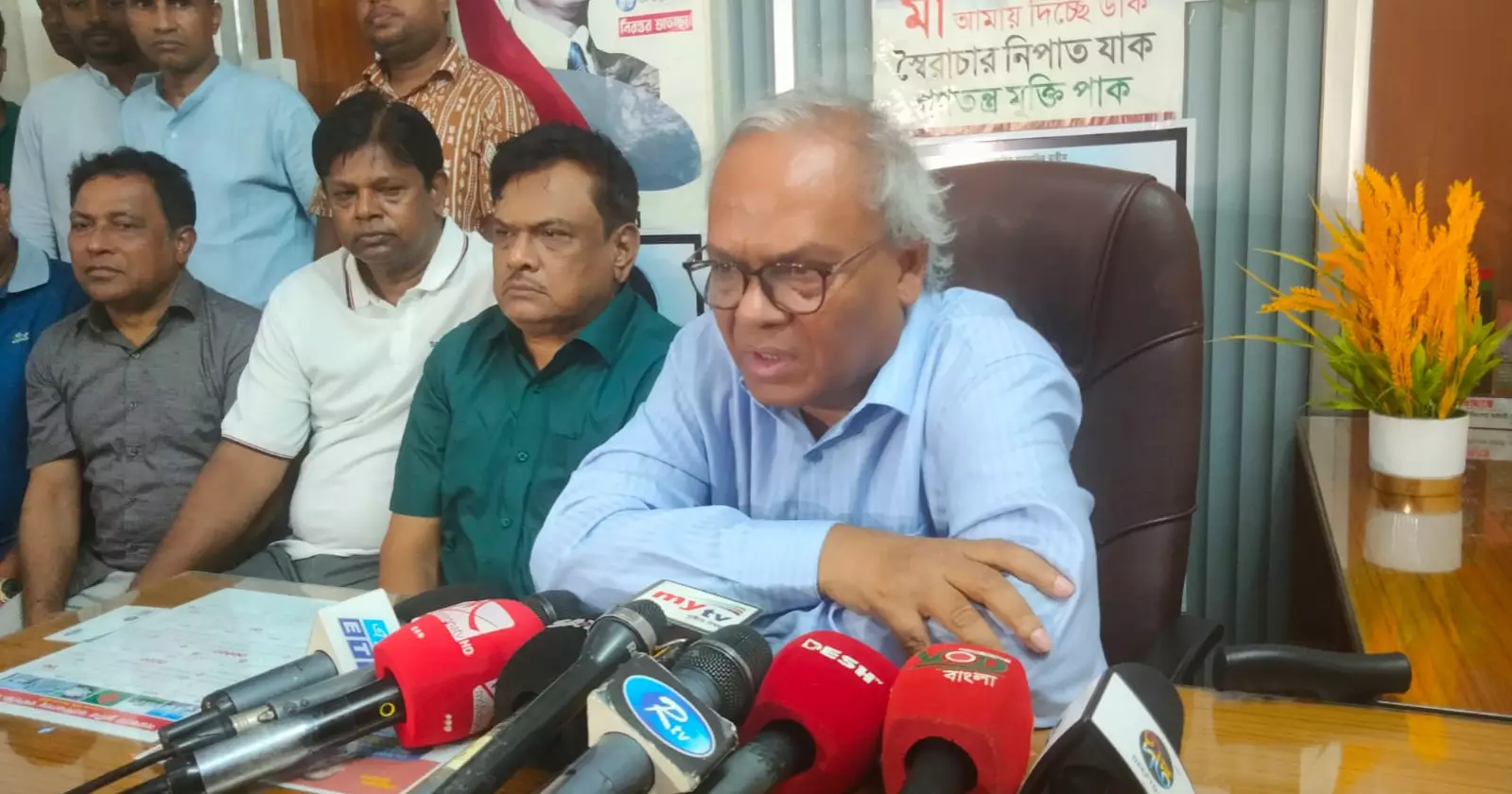 Rizvi urges govt to act on dengue surge, Covid variant threat