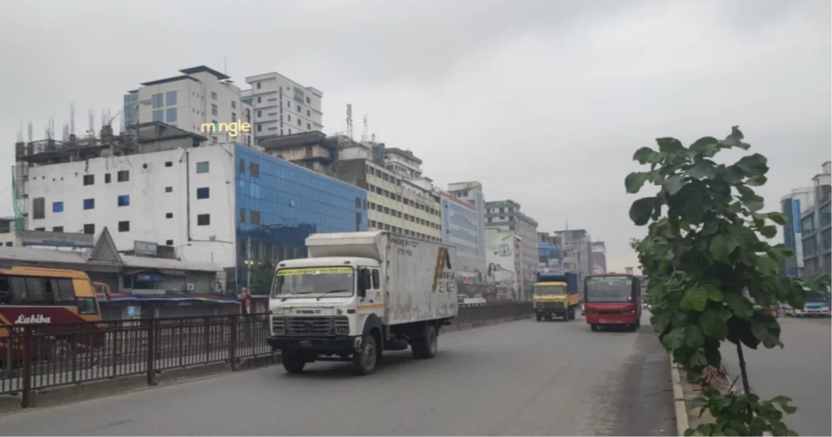 Dhaka's air quality remains moderate, ranks 13th globally