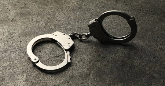 Man held while “trying to set fire to bus” in Dhaka’s Azimpur