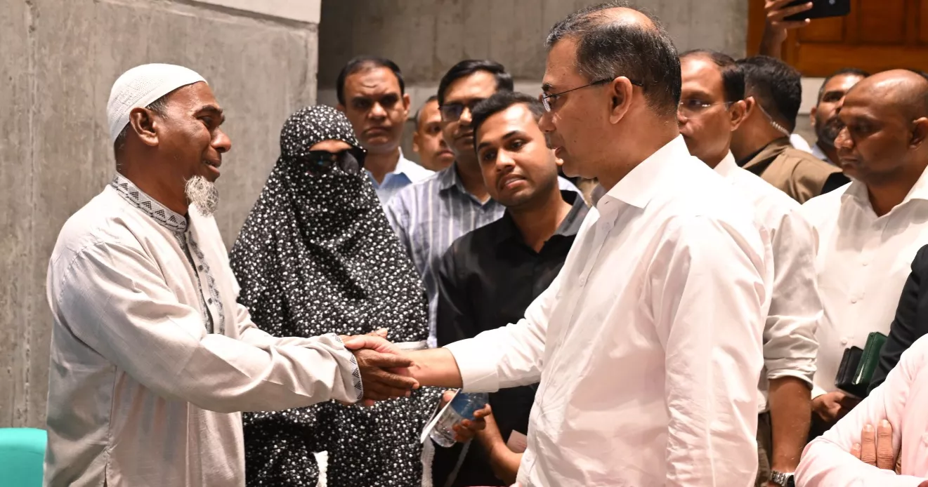 PM embraces grief of July fighters, martyrs' families; vows support