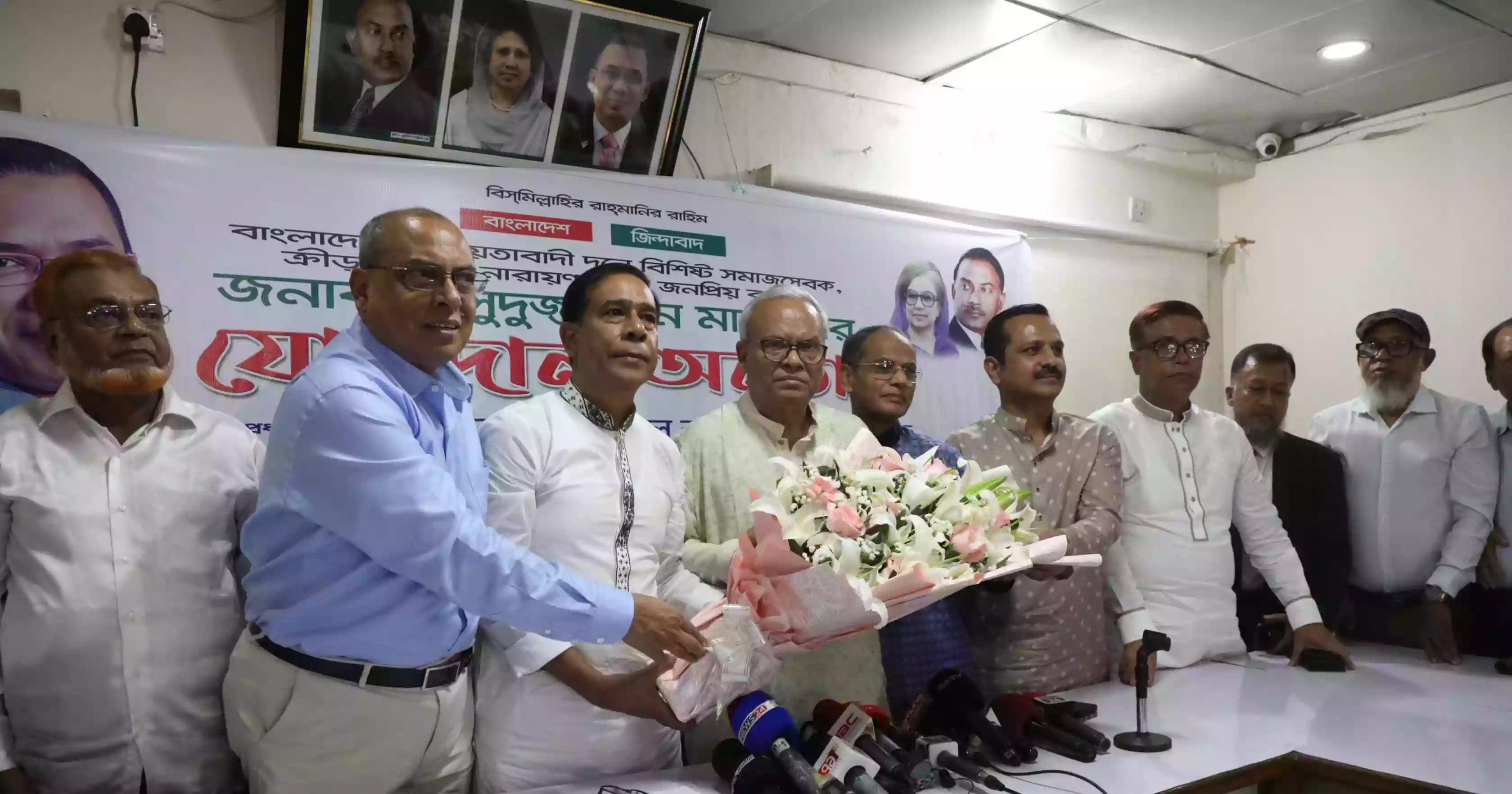 Rizvi alleges govt appointing members of an Islamic party as DCs, SPs