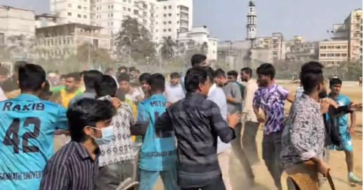 Journalists among 20 injured in clash over football match at JnU