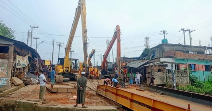 Ferry services on Chandraghona-Raikhali route suspended for 6 days due to dredging