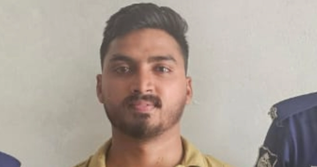 Youth detained for beating girls on picnic launch at Munshiganj Ghat