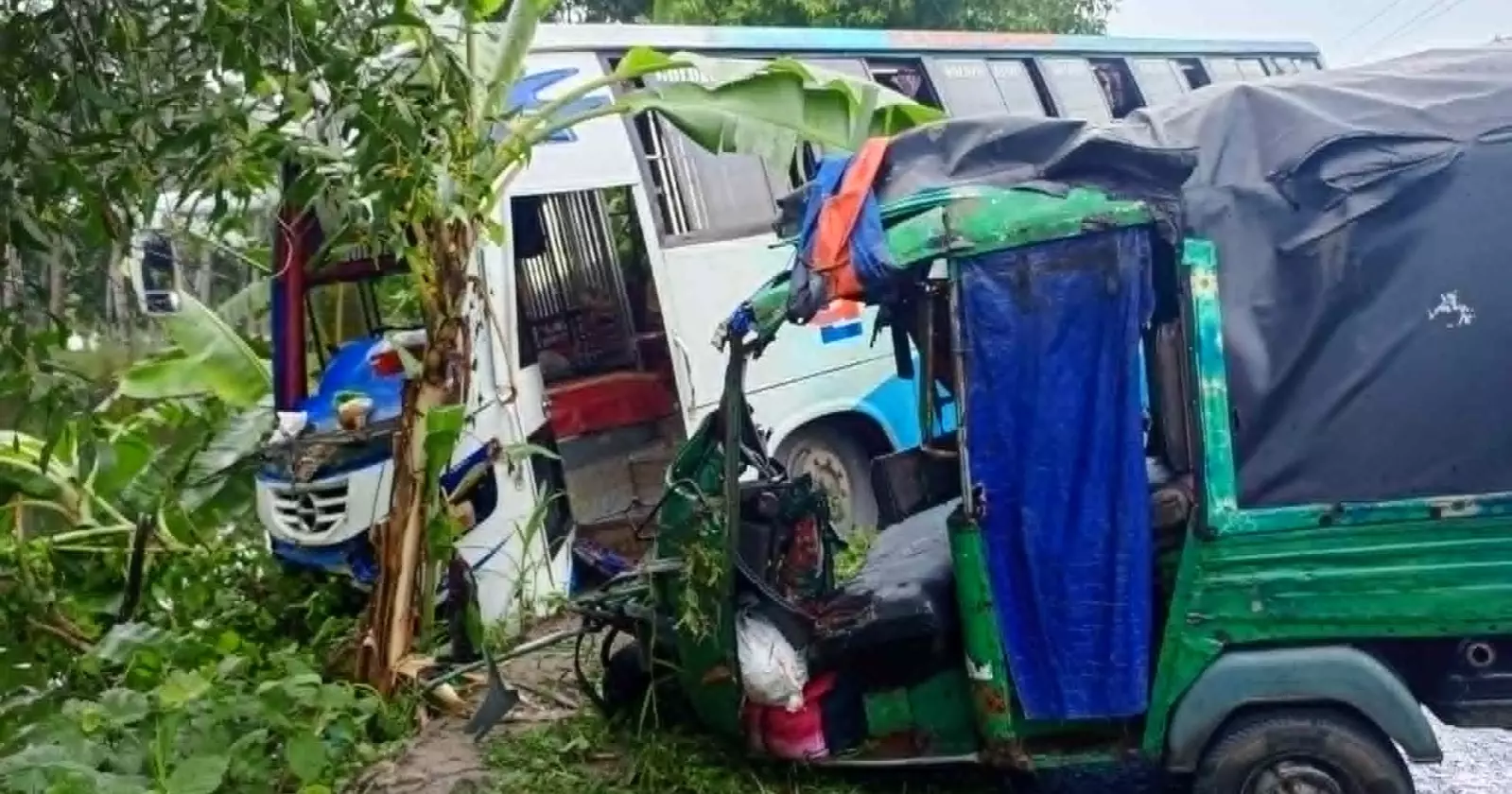 One killed, eight injured as bus crashes into three-wheeler in Rajbari
