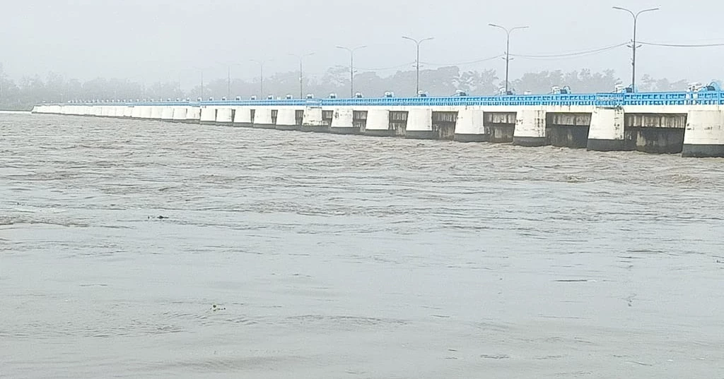 Farakka Committee urges alarm over successive floods,drought in the Teesta Basin