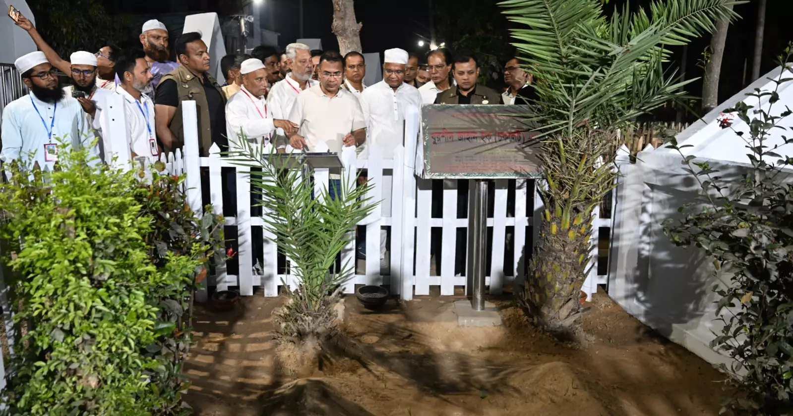 PM visits relatives’ graves, offers fateha in Dinajpur