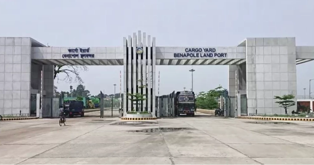 Trade with India via Benapole, Sonamasjid to remain suspended for Puja