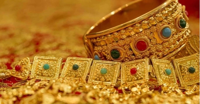 Gold price jumps by Tk 9,856 per bhori
