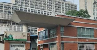 Frustration brews as ‘contractual bureaucrats tighten grip on administration’