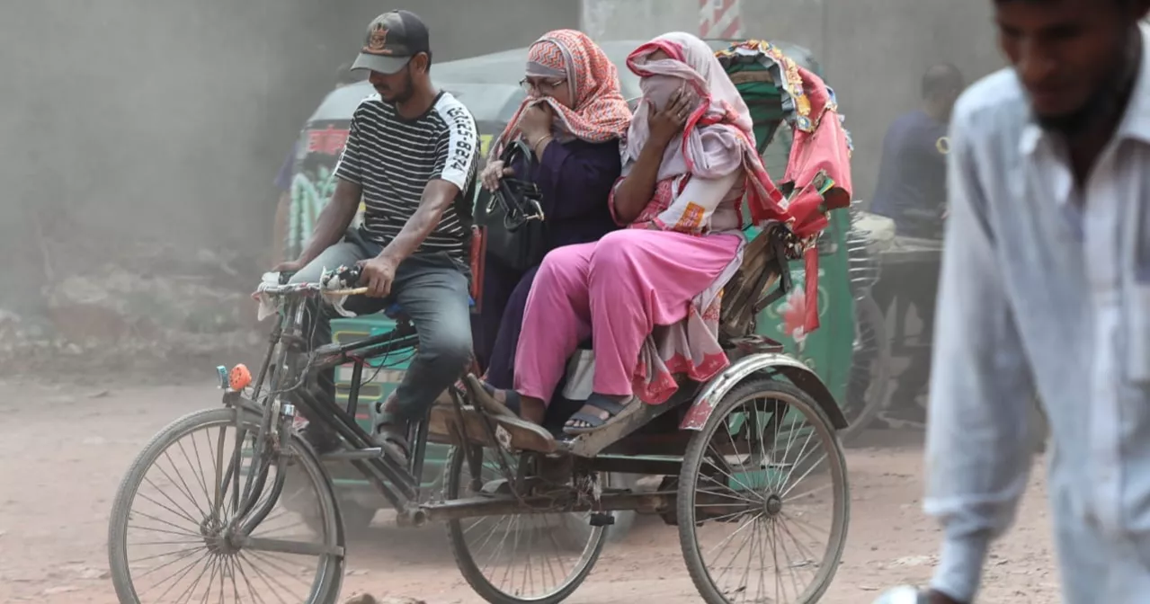 Dhaka’s air ‘unhealthy for sensitive groups’ this morning