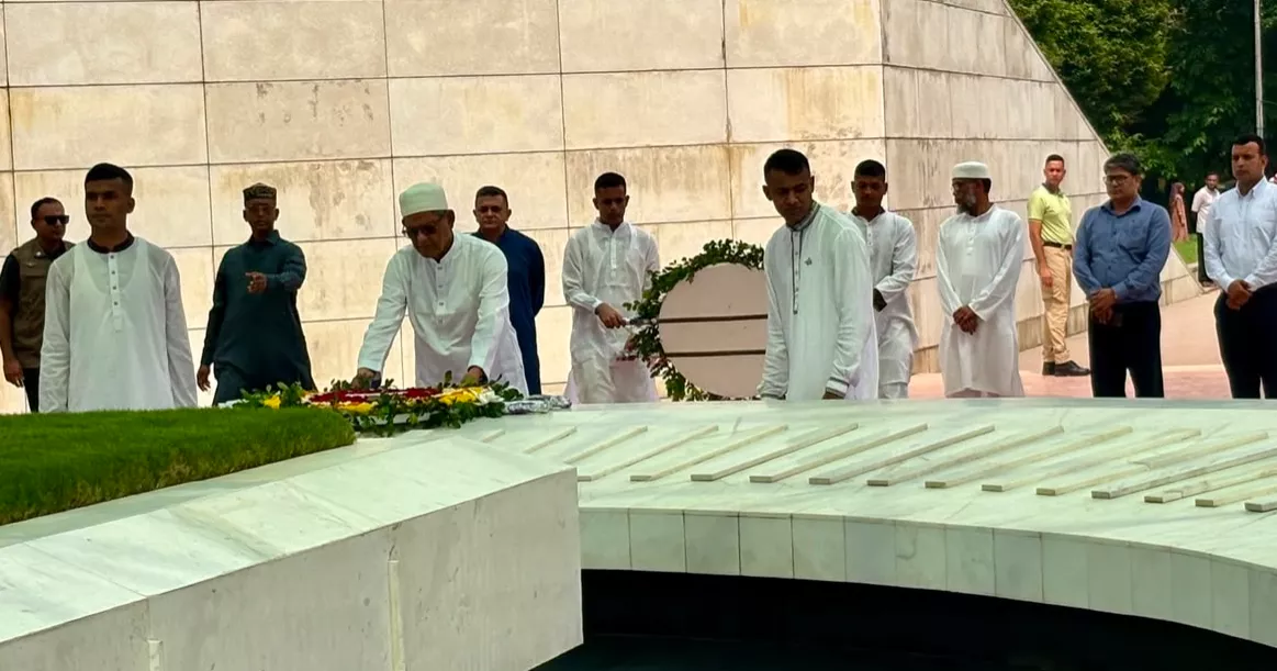New President visits Zia, Khaleda’s graves before Bangabhaban oath