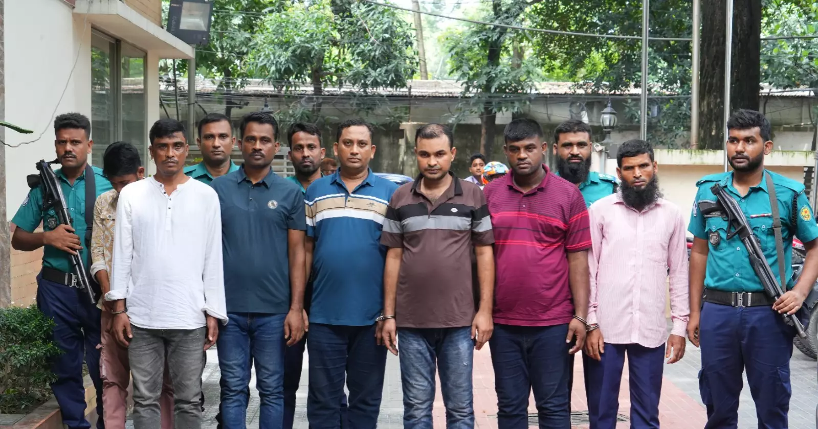 Seven robbery gang members arrested in Dhaka