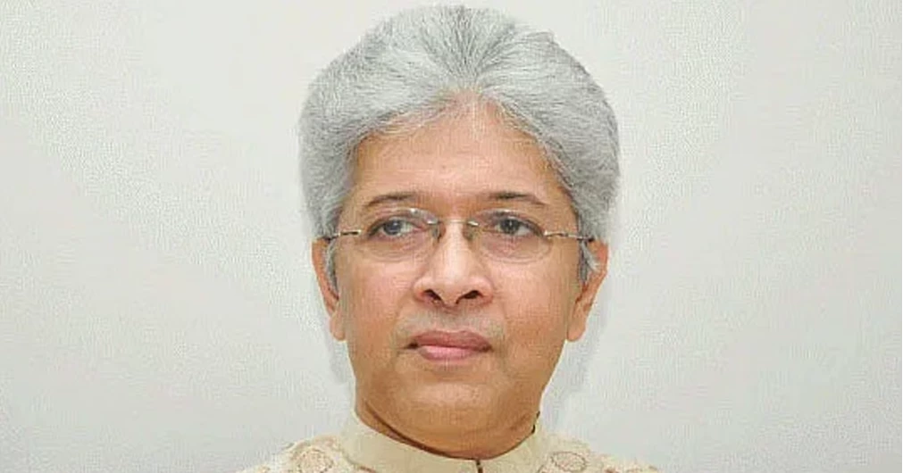 Adviser Adilur offers prayers at the grave of martyr Sheikh Md Sakib Rayhan