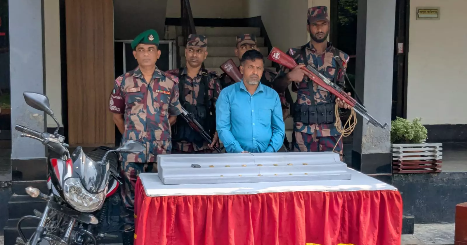 Man held with 1.16 kg gold in Jashore