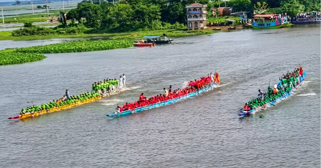Boat race returns to Titas in Brahmanbaria after two-year hiatus
