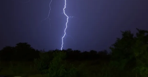 Two farmers killed in lightning strikes in Lalmonirhat, Kurigram