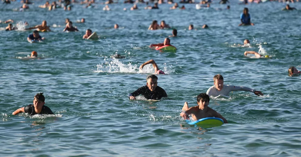 Sunrise vigil at Bondi Beach marks solidarity after antisemitic massacre