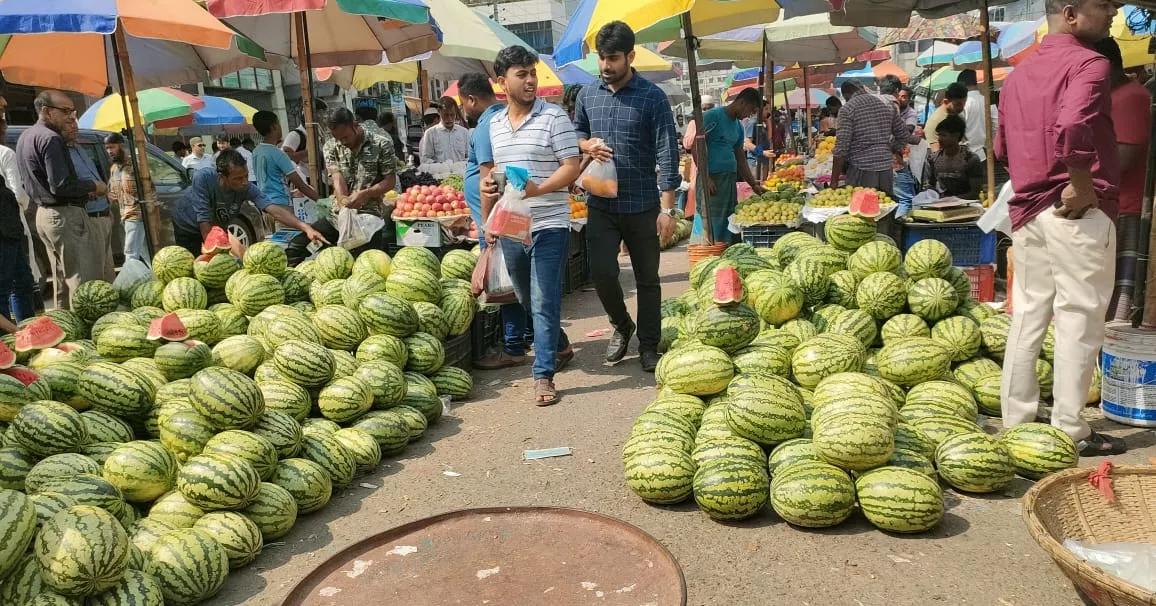 Local fruits see high demand in Dhaka as consumers prioritise freshness
