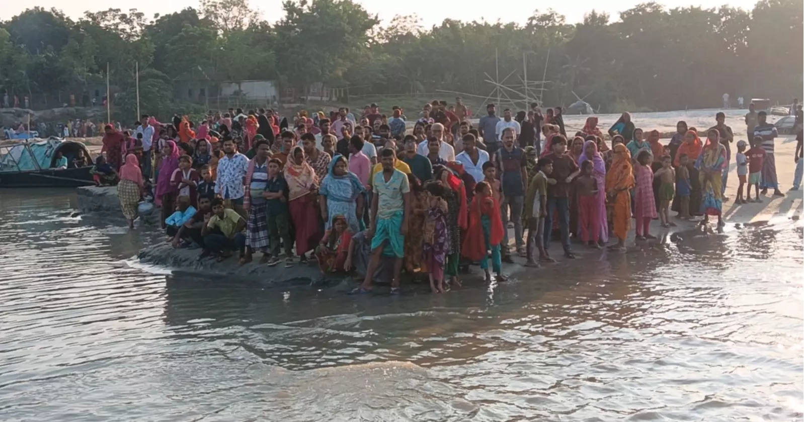 Boy goes missing while bathing in Padma River