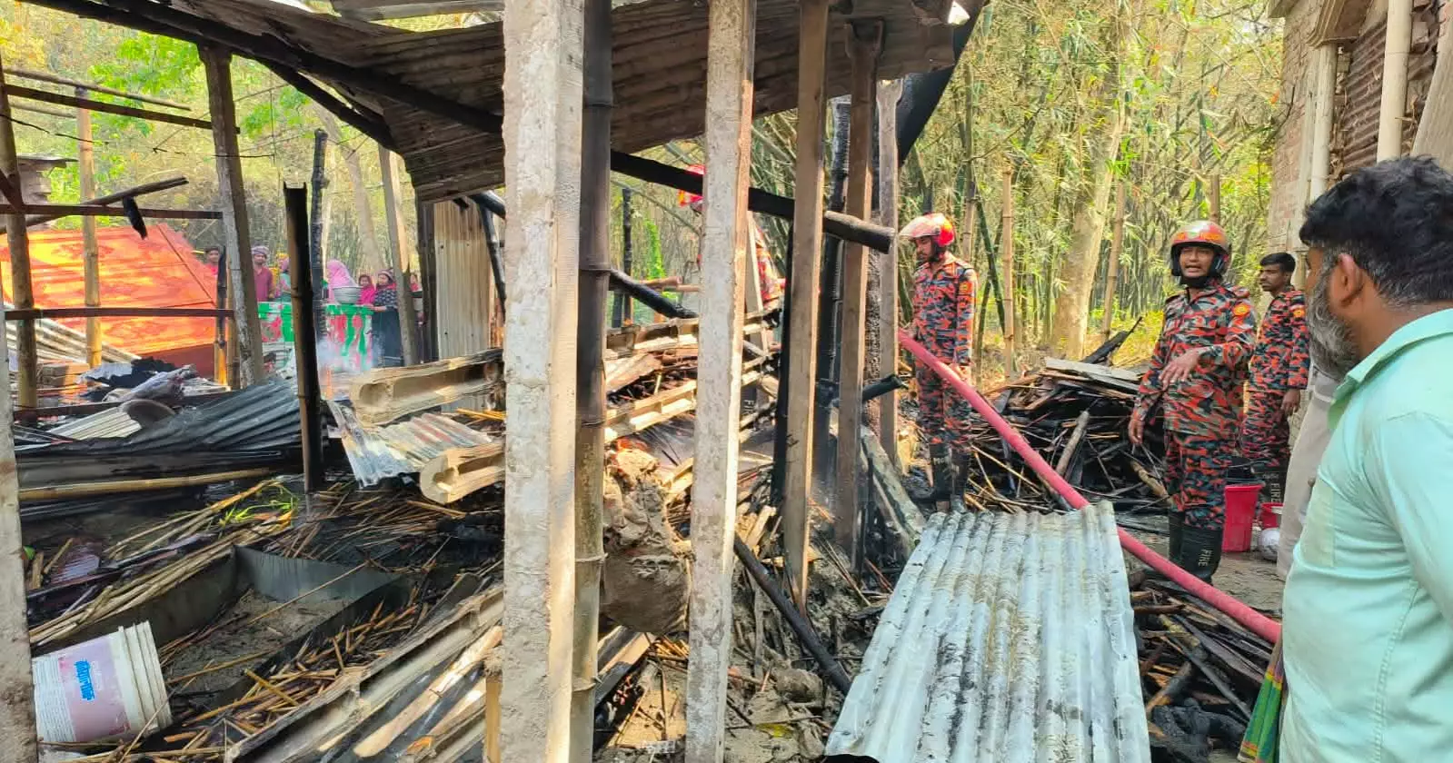 Son sets father's house on fire in Kushtia