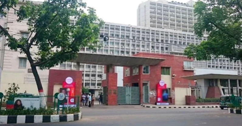 Secretariat officers, employees protest draft ordinance on govt jobs