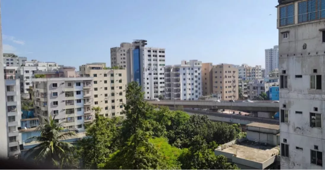 Dhaka’s air continues to be ’moderate’ this morning