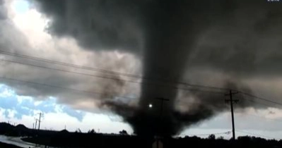 Powerful tornado hits Oklahoma town, damages dozens of homes