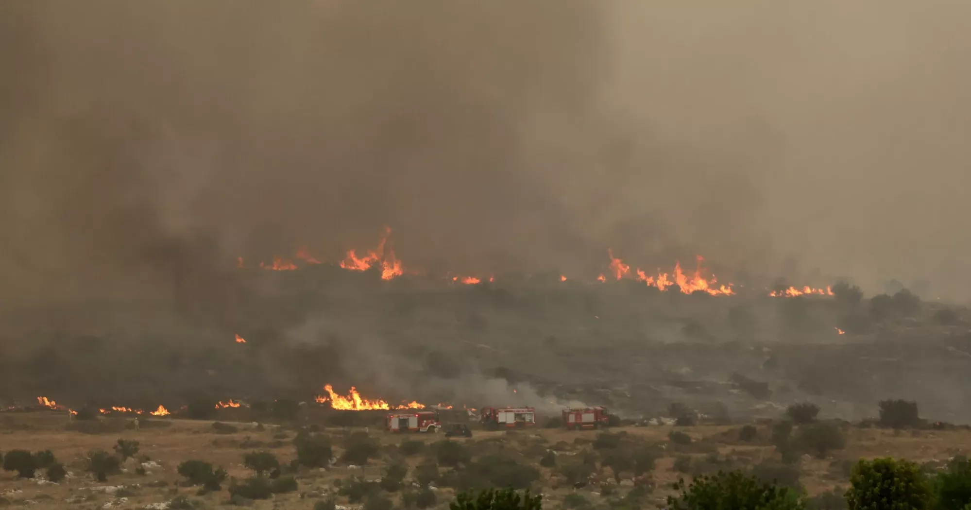 Massive wildfire near Jerusalem triggers evacuations and closes key highway