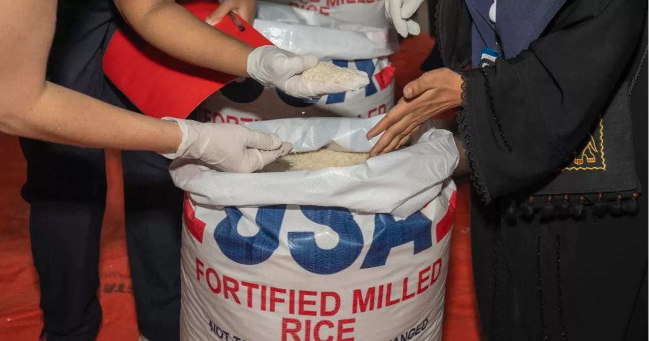 17000 mts food aid arrives for Rohingyas